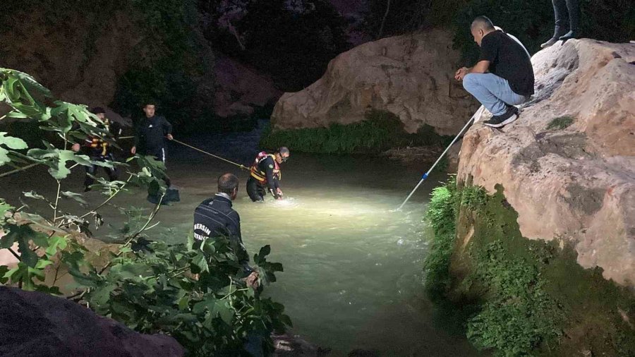 Vadide Girdiği Suda Akıntıya Kapılan Çocuk Hayatın Kaybetti