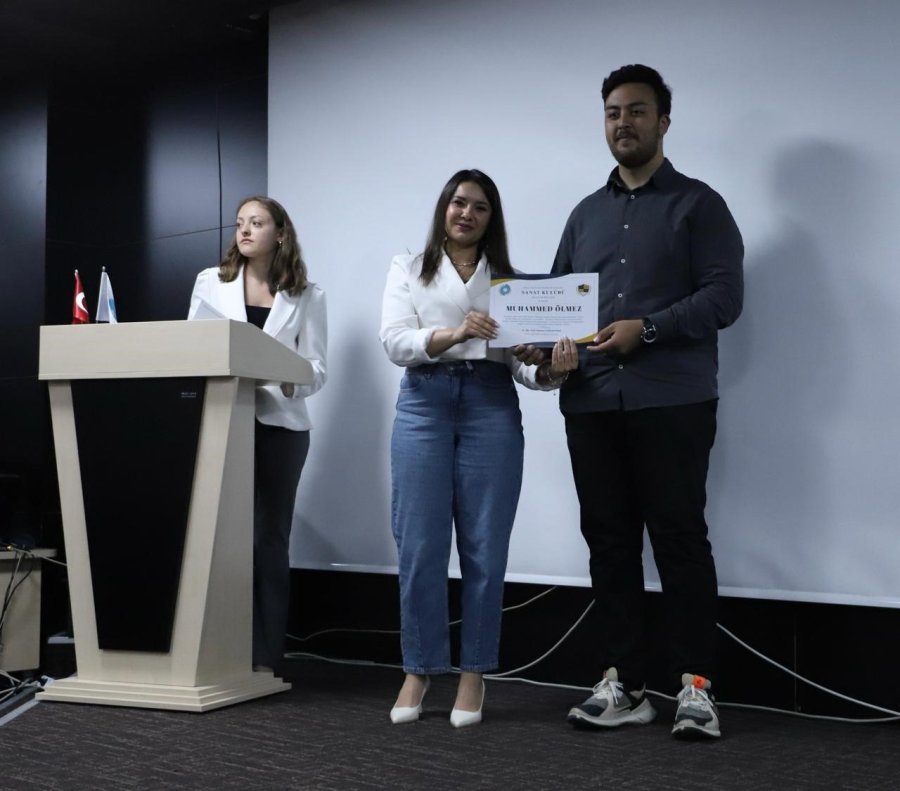 Nöhü İletişim Fakültesi Ve Sanat Kulübü’ndeki Bir Yıllık Emek Belge Töreniyle Taçlandı