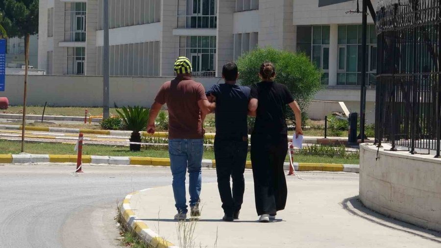 Kontrolden Çıkan Motosiklet Bariyerlere Çarptı, 20 Yaşındaki Sürücü Hayatını Kaybetti