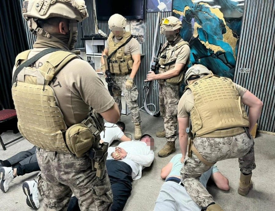 Antalya’da Silahlı Suç Örgütü Operasyonunda 33 Tutuklama