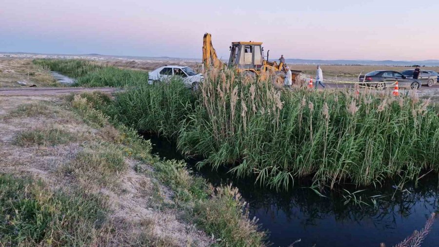 Karaman’da Otomobil Dereye Devrildi: 3 Çocuk Hayatını Kaybetti, 4 Kişi Yaralandı