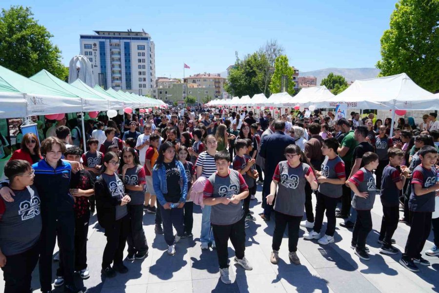 Öğrencilerin Bilim Projeleri Görücüye Çıktı