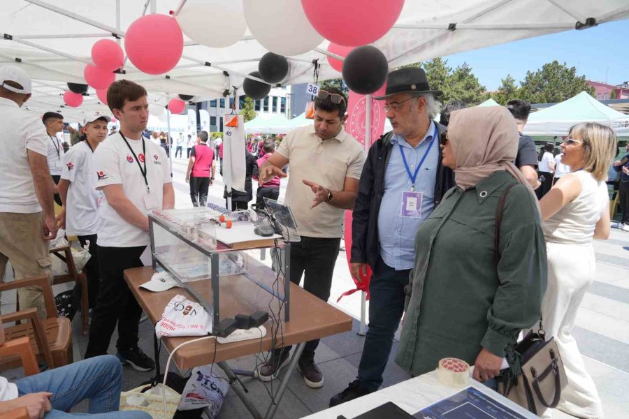 Öğrencilerin Bilim Projeleri Görücüye Çıktı