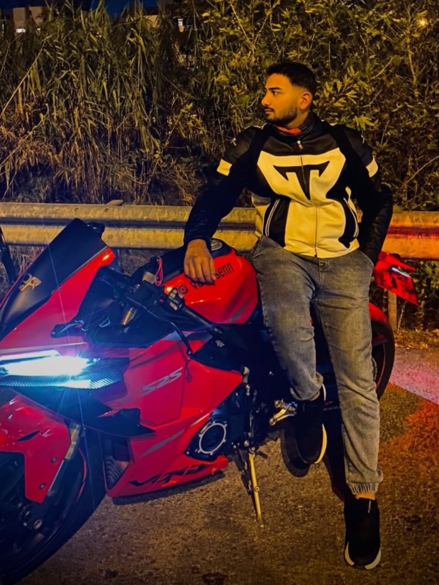 Kontrolden Çıkan Motosiklet Bariyerlere Çarptı, 20 Yaşındaki Sürücü Hayatını Kaybetti