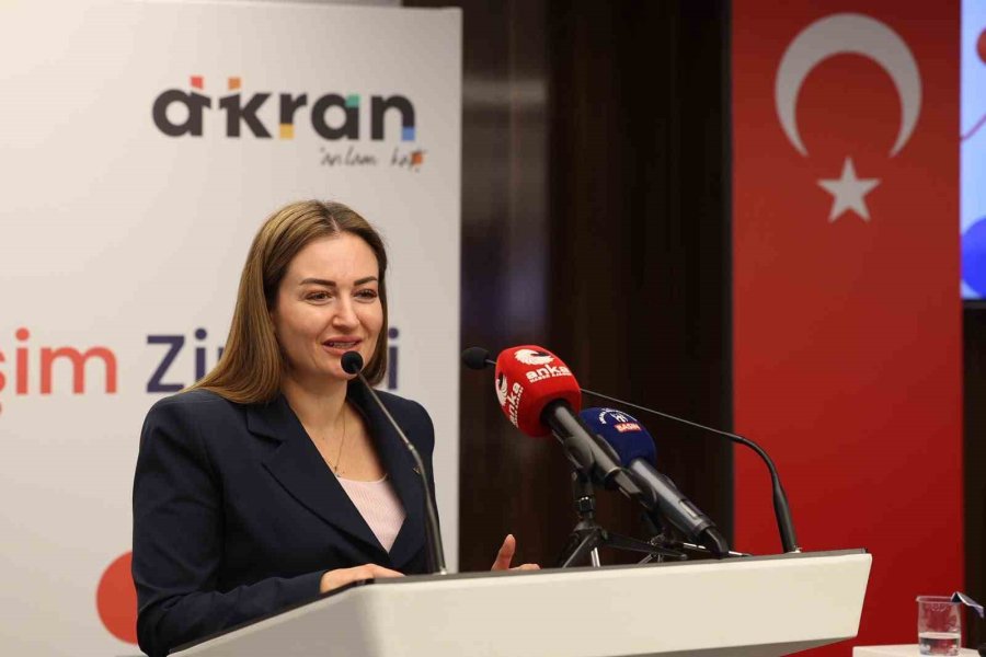 Antalya Büyükşehir’in Gençlik Odaklı Çalışmalarına Ödül