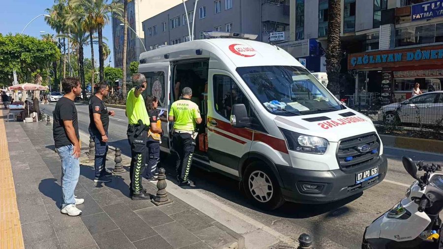 Motosiklet Otomobile Çarptı: 2 Yaralı