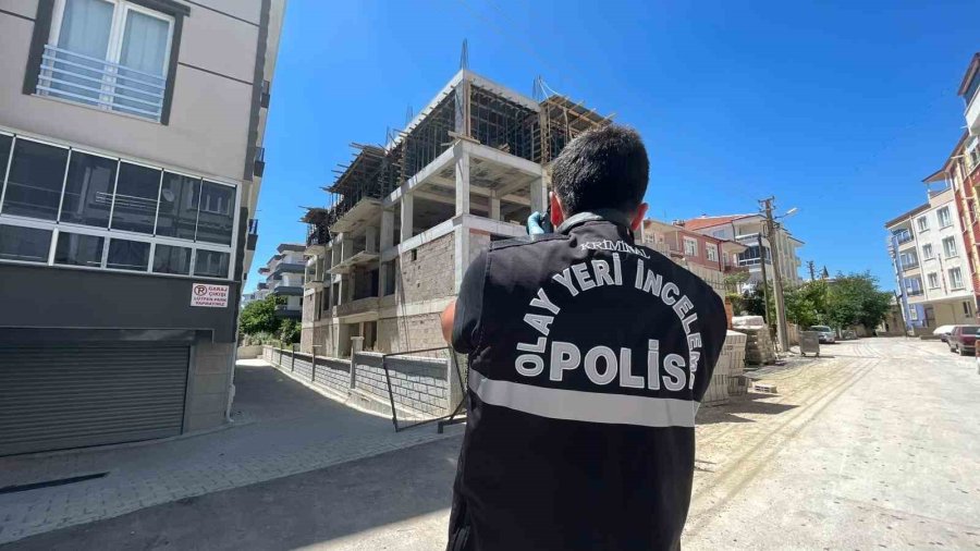 Karaman’da 3’üncü Kattan Düşen Kalıp Ustası Ağır Yaralandı