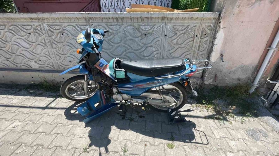 Karaman’da Ciple Çarpışan Motosikletli Yaralandı