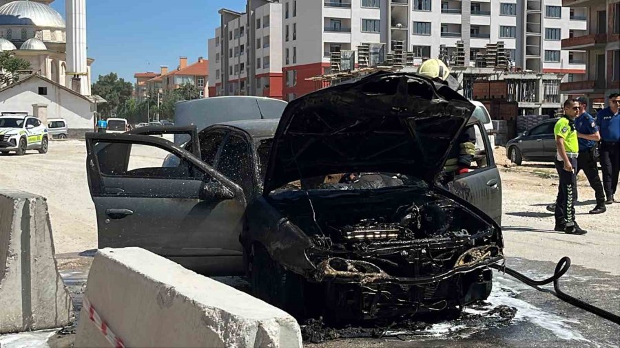 Seyir Halindeki Otomobil Yandı
