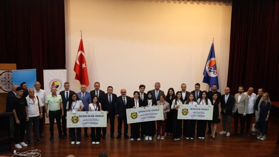Fikir Otobüsünde Şampiyon Synaptech Takımı Oldu