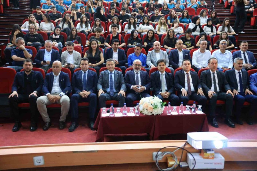 Fikir Otobüsünde Şampiyon Synaptech Takımı Oldu