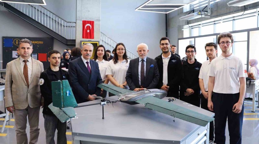 Neü, Geleceğin Mühendis Ve Teknoloji Liderlerini Yetiştiriyor