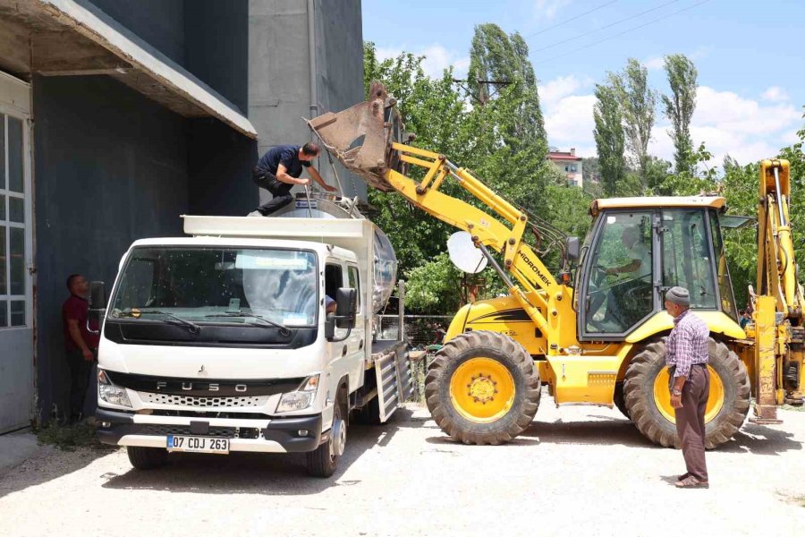 Büyükşehir’in Üreticilere Ekipman Destekleri Sürüyor