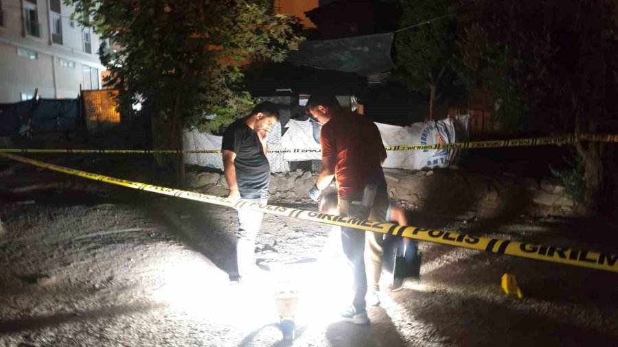 Antalya’da İki Grup Arasında Çıkan Kavgada Silahlar Konuştu: 3 Yaralı