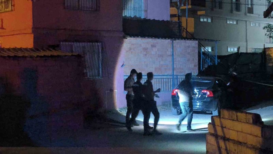 Antalya’da İki Grup Arasında Çıkan Kavgada Silahlar Konuştu: 3 Yaralı