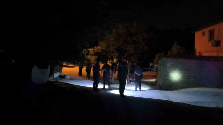 Antalya’da İki Grup Arasında Çıkan Kavgada Silahlar Konuştu: 3 Yaralı