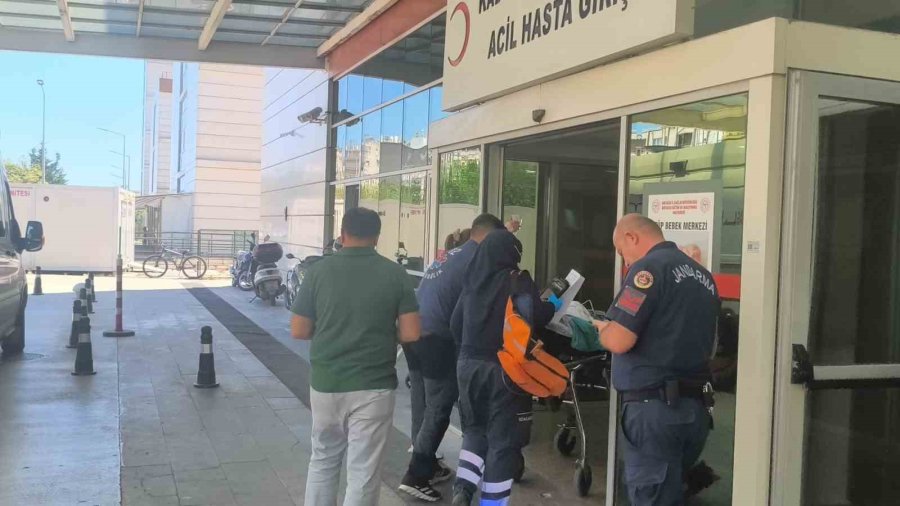 Araç İçerisinde Mahsur Kalıp, Baygın Bulunan Çocuk Yoğun Bakıma Alındı