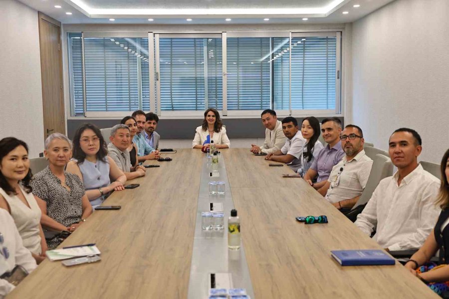 Kırgız Heyet Antalya Büyükşehir Belediyesi’nin Mavi Bayrak Deneyimini İnceledi