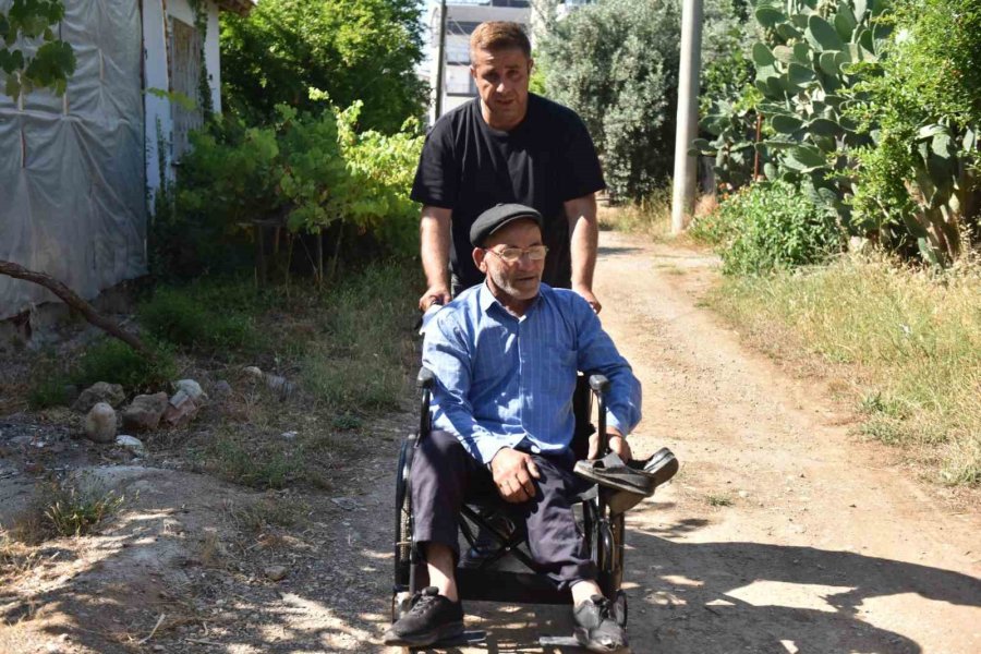 Doğuştan Engelli Kerem’in Karne Mutluluğu Tekerlekli Sandalye İle Taçlandı
