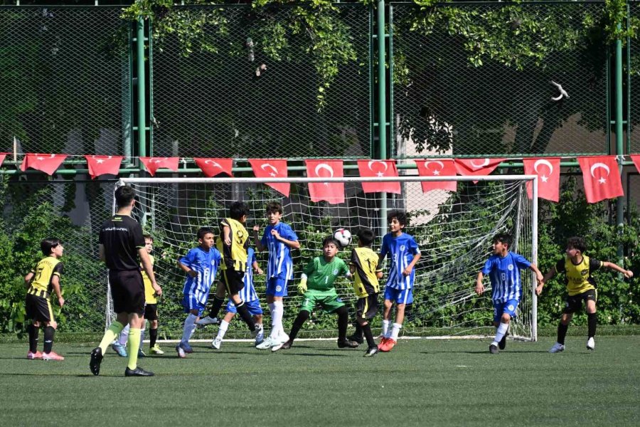 Mersin’de 3 Binden Fazla Çocuk Futbol Şöleninde Buluştu