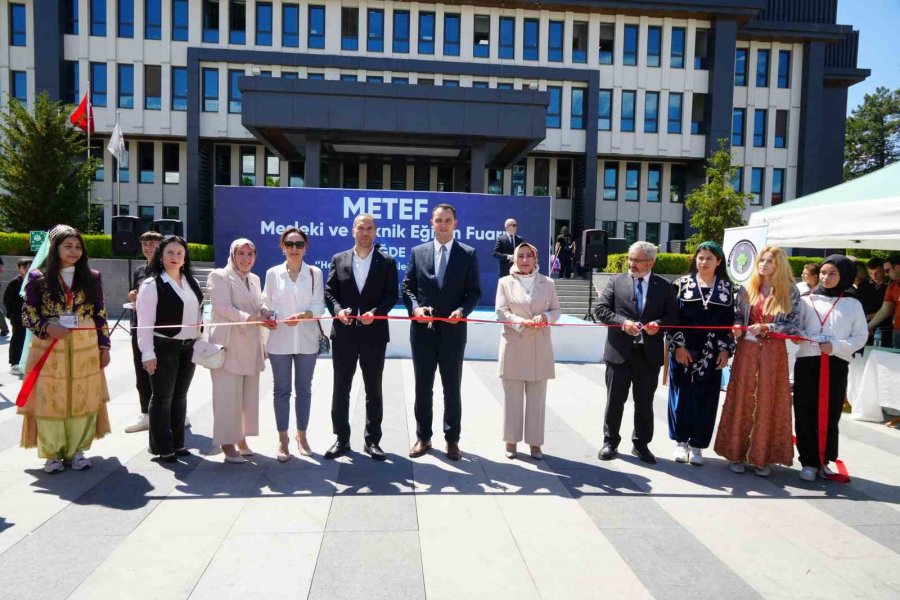 Mesleki Eğitim Fuarı’nda Öğrenciler Projelerini Tanıttı