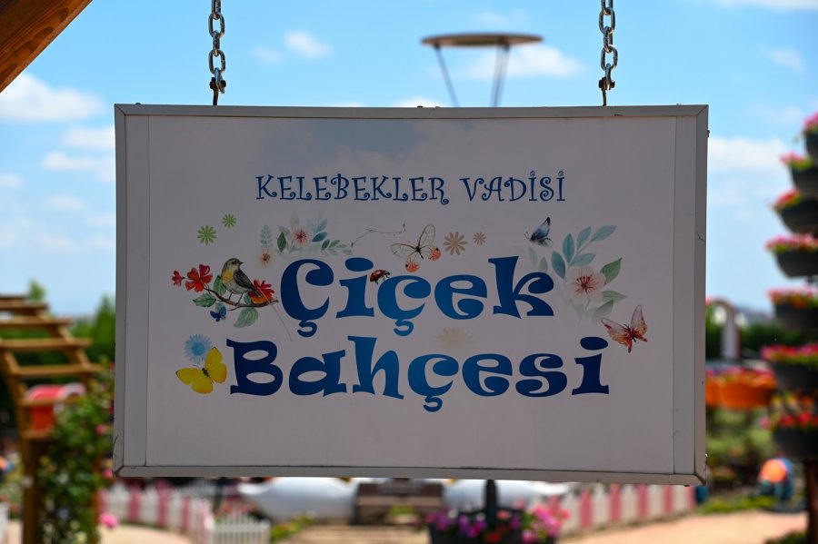 Selçuklu Çiçek Bahçesi Kapılarını Açıyor