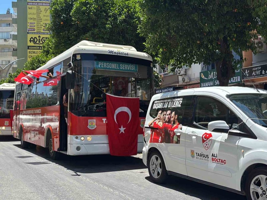 Tarsus’ta Milli Heyecan Caddelere Taştı