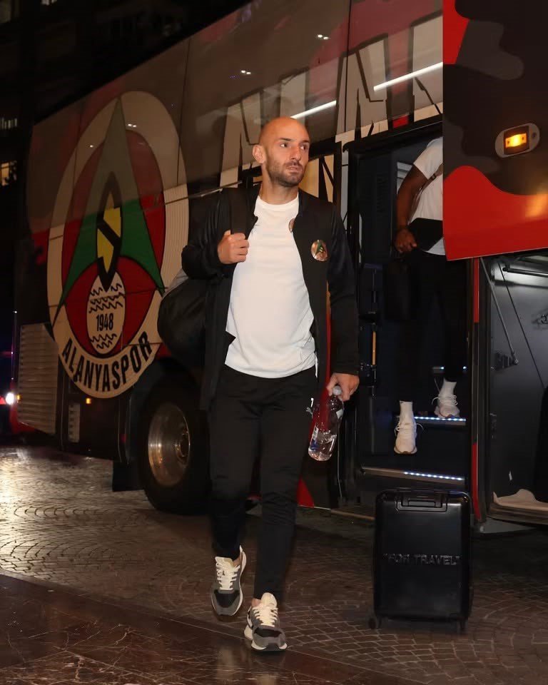 Alanyaspor, Kaptan Efecan Karaca İle Yollarını Ayırdı