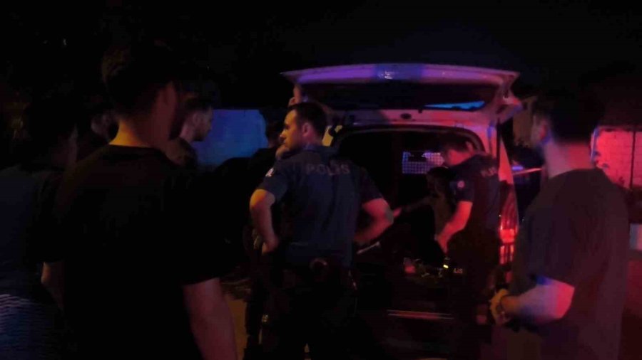 Antalya’da İki Grup Arasında Çıkan Kavgada Silahlar Konuştu: 3 Yaralı