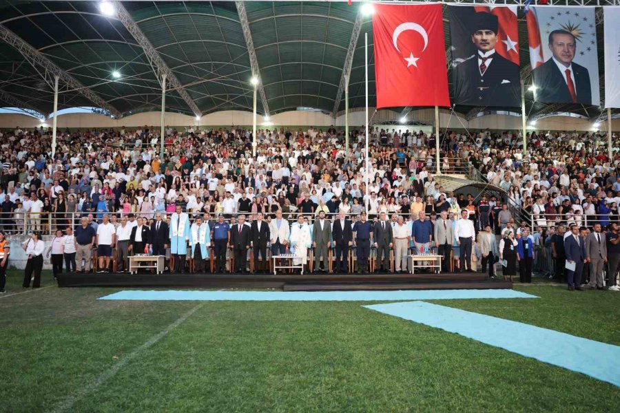 Alkü Mezuniyet Töreni Coşkuyla Yapıldı