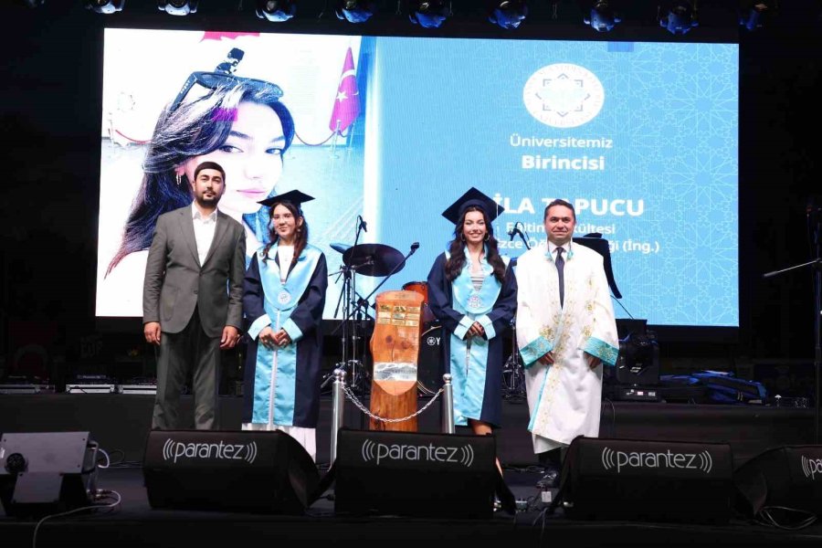 Alkü Mezuniyet Töreni Coşkuyla Yapıldı