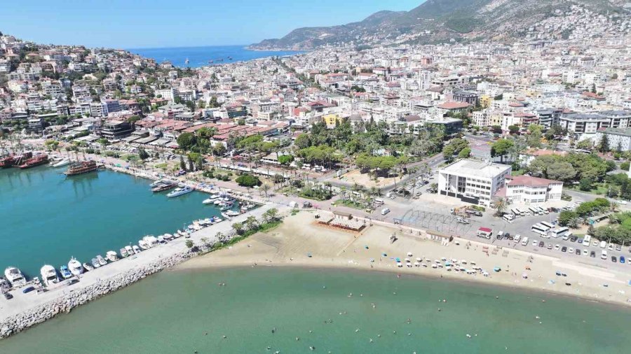Alanya’da Vatandaşların Gözdesi Halk Plajları