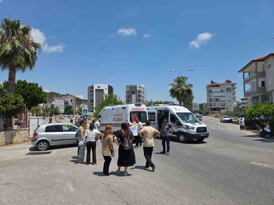Motosiklet İle Otomobil Çarpıştı: 2 Yaralı