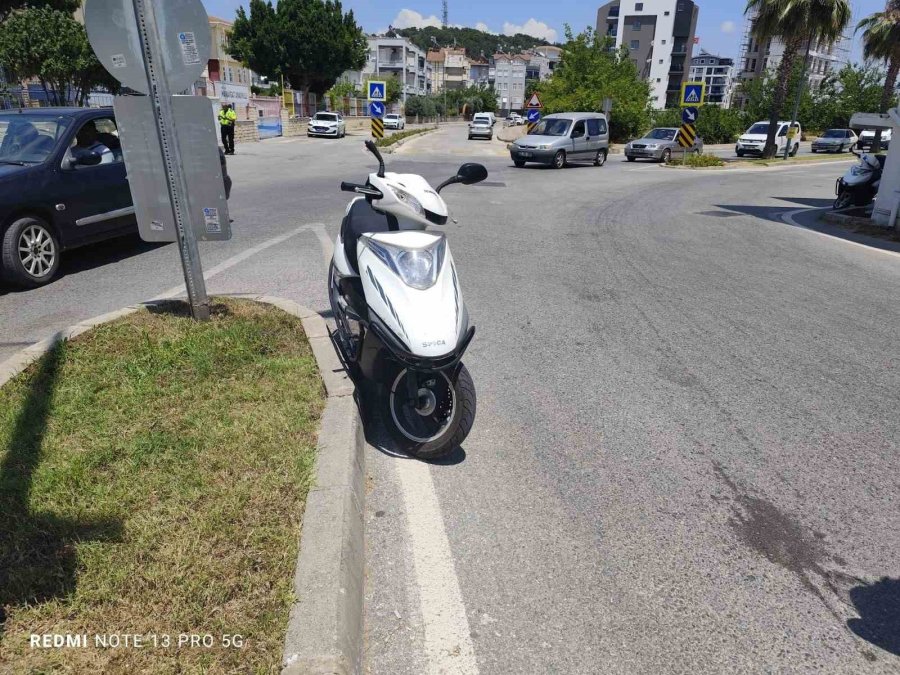 Motosiklet İle Otomobil Çarpıştı: 2 Yaralı