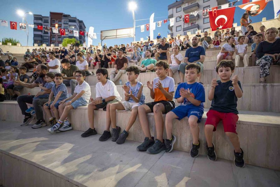 Mersin’de Tiyatro Vatandaşın Ayağına Gidiyor