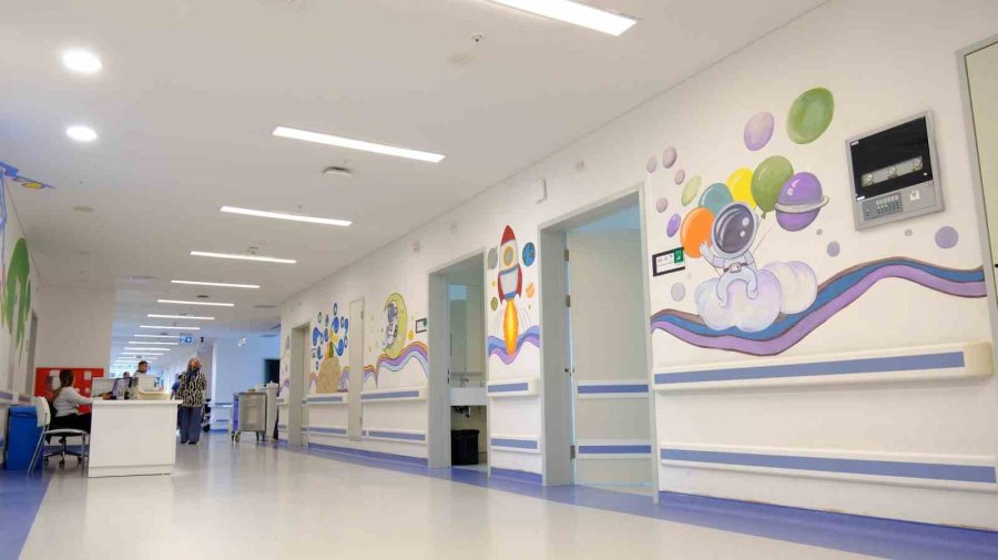 Mersin Şehir Hastanesi’nde Çocuk Servisleri Renklendirildi