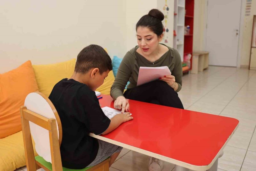 Akdeniz Belediyesinden Çocukların Eğitim Yolculuğuna Bilimsel Destek