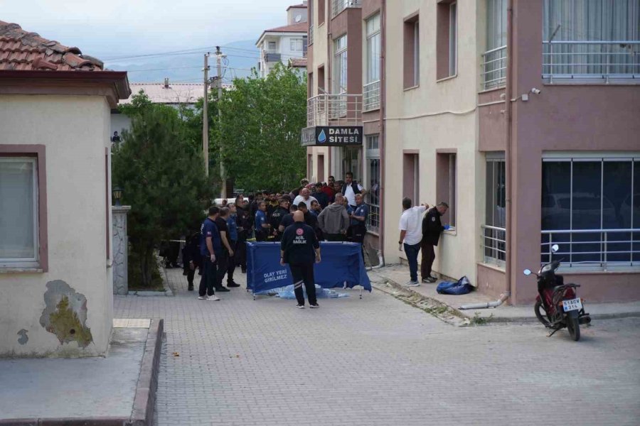 Niğde’de 10. Kattan Düşen Genç Hayatını Kaybetti