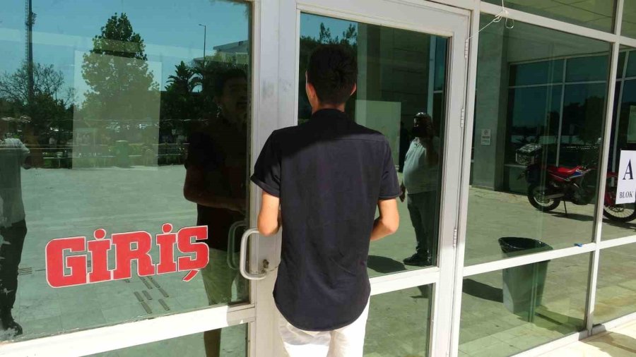 Sınavı Saniyelerle Kaçırdı, Denemedik Kapı Bırakmadı