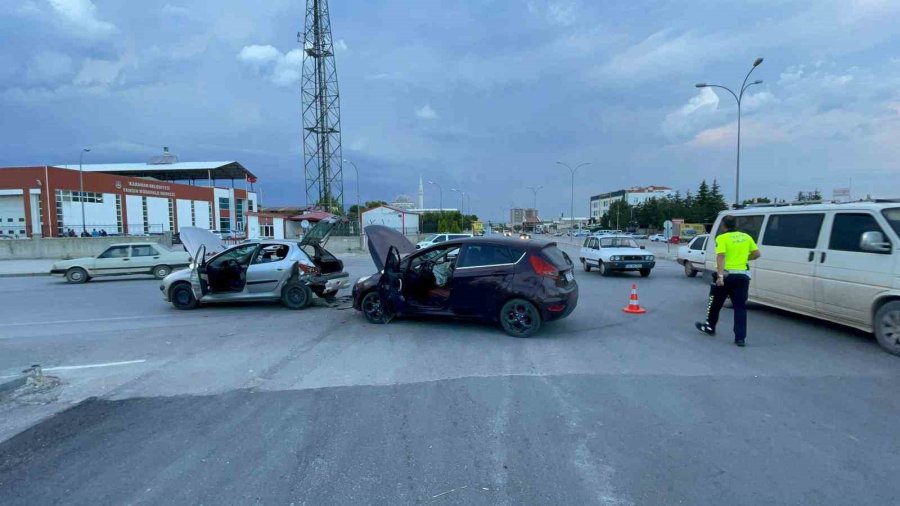 Karaman’da İki Otomobil Çarpıştı: 1 Yaralı