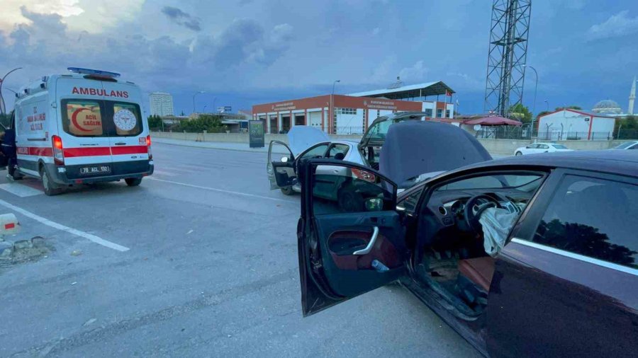 Karaman’da İki Otomobil Çarpıştı: 1 Yaralı
