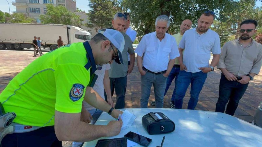 Taksiciler Müşteri Kılığına Girdi, Korsan Taksiciyi Yakalattı