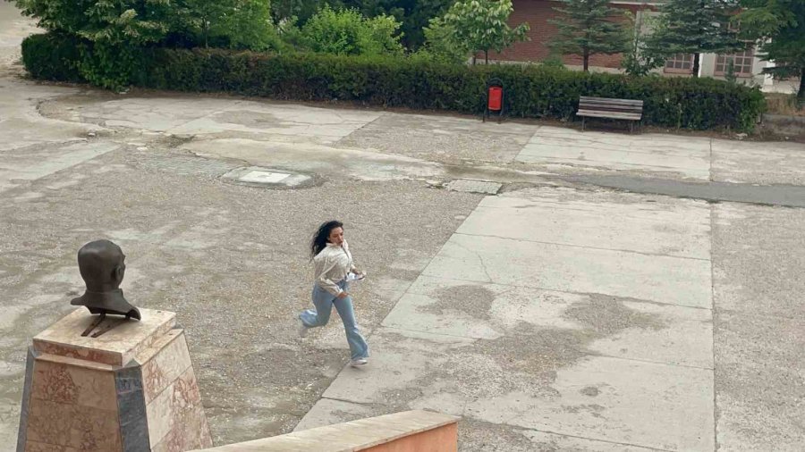 Kimliğini Evde Unutan Adayın İmdadına Polis Yetişti