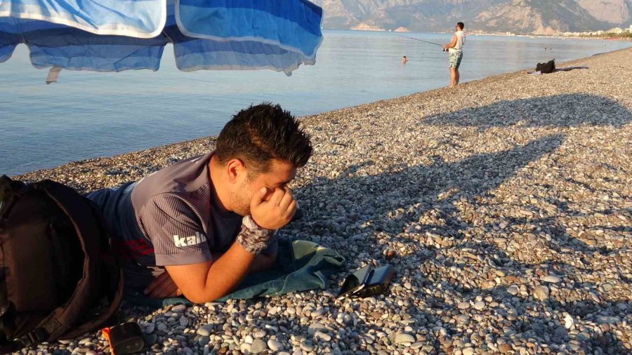 Yks Nedeniyle Dev Ekranlar Kurulmadı, Milli Maç Heyecanı Konyaaltı Sahili’ne Taşındı