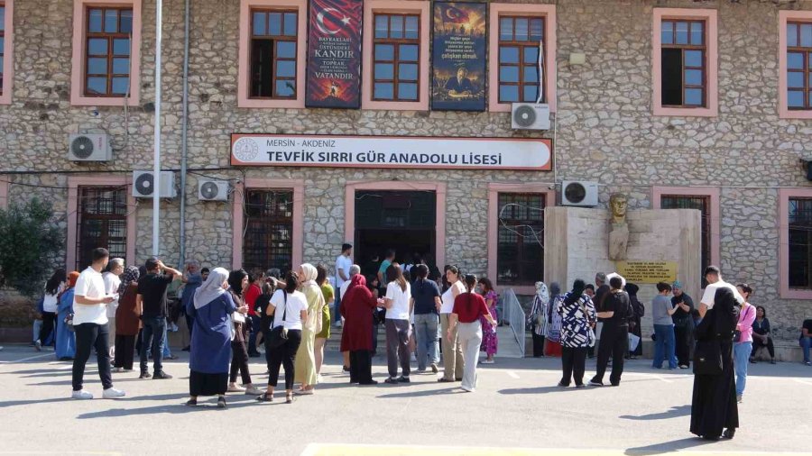 Mersin’de Yks Heyecanı: Sınava Saniyelerle Yetiştiler