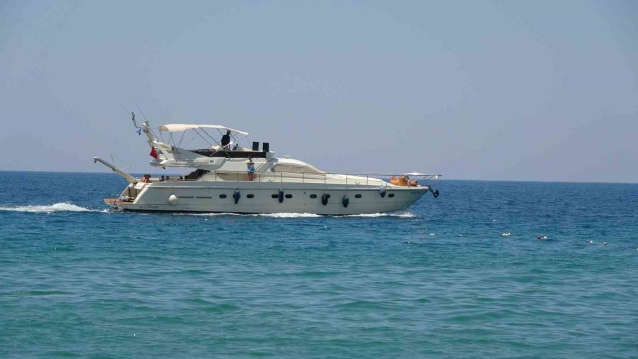 Alanya’da Termometreler 31 Dereceyi Gösterdi, Sahiller Doldu