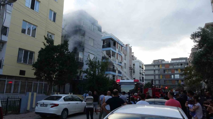 Antalya’da 1 Ay Önce Taşındıkları Daire Yangında Küle Döndü