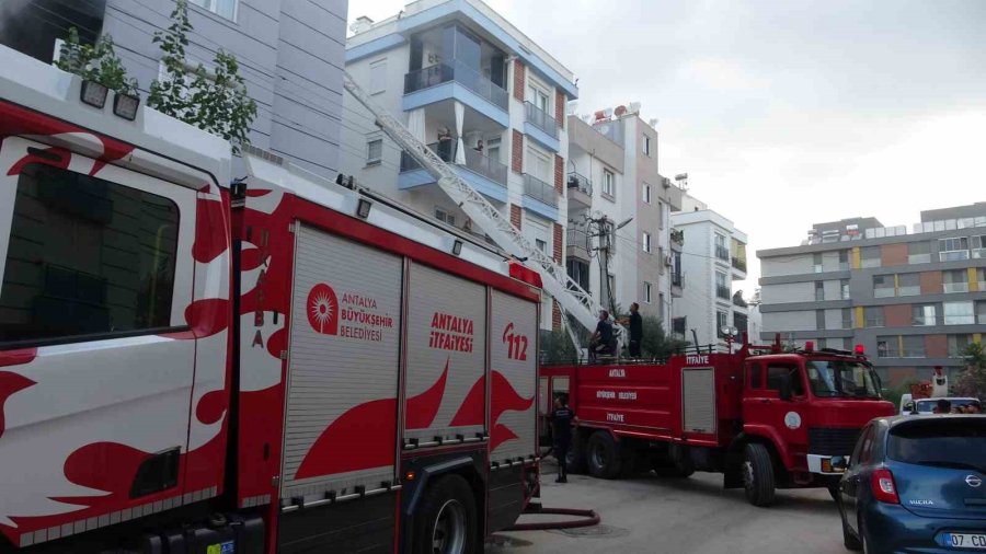 Antalya’da 1 Ay Önce Taşındıkları Daire Yangında Küle Döndü