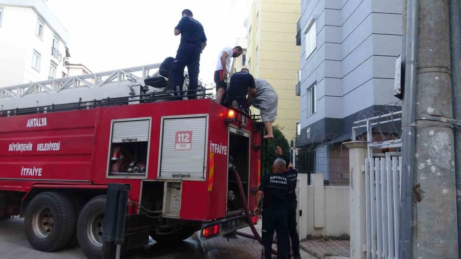 Antalya’da 1 Ay Önce Taşındıkları Daire Yangında Küle Döndü