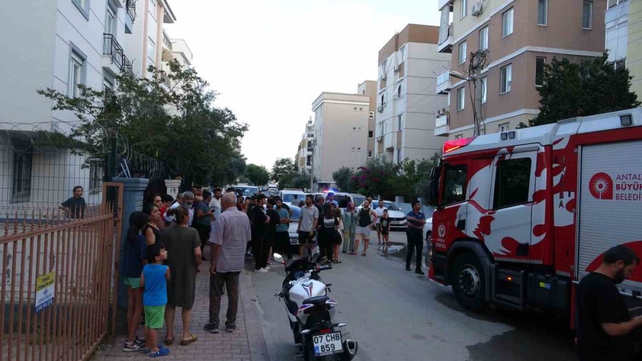 Antalya’da 1 Ay Önce Taşındıkları Daire Yangında Küle Döndü